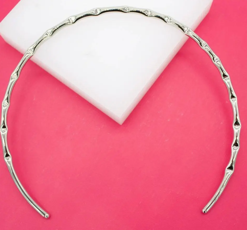 Dented Omega Choker Collar