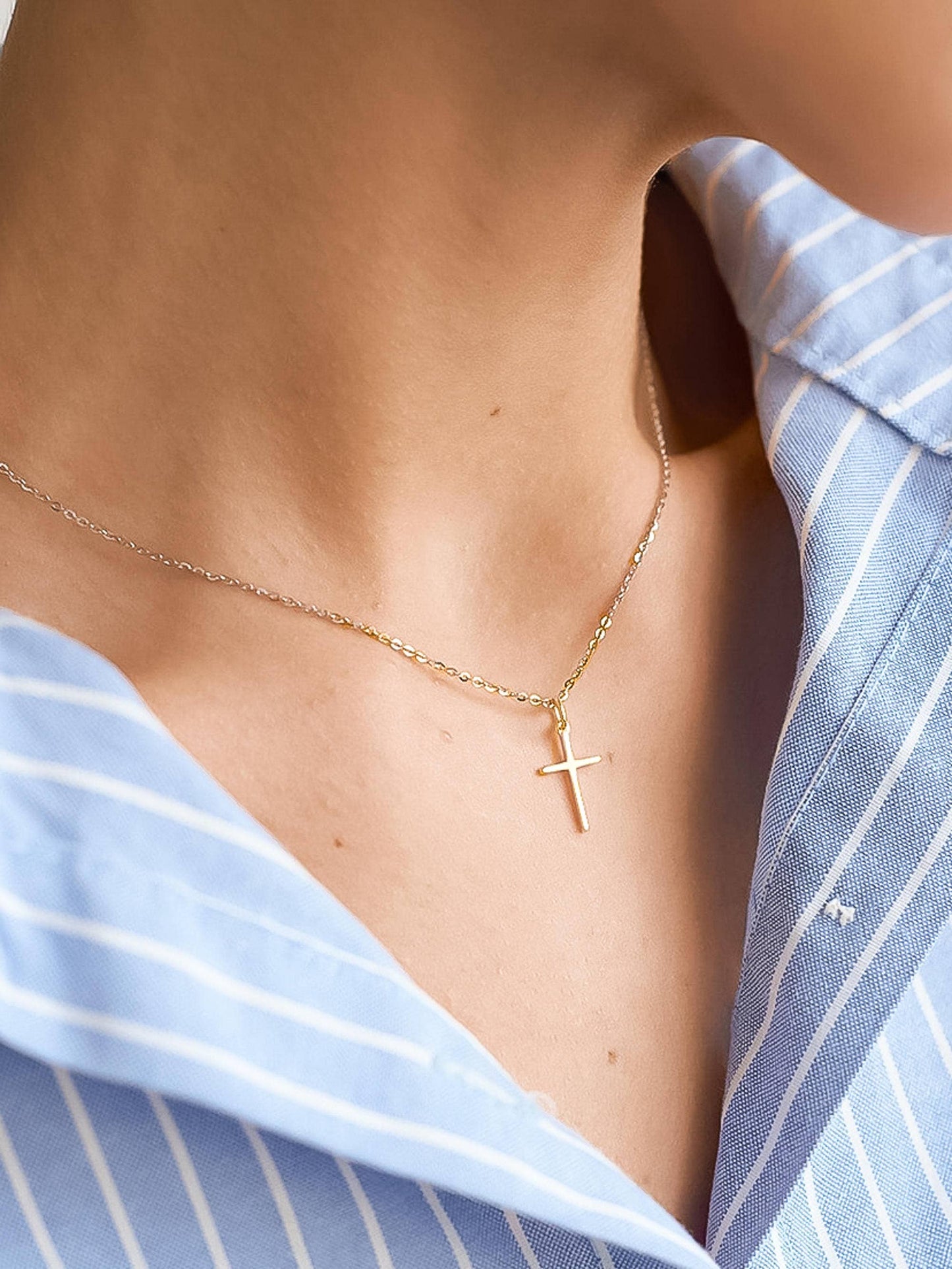 Tirza 18K Gold Small Cross Necklace