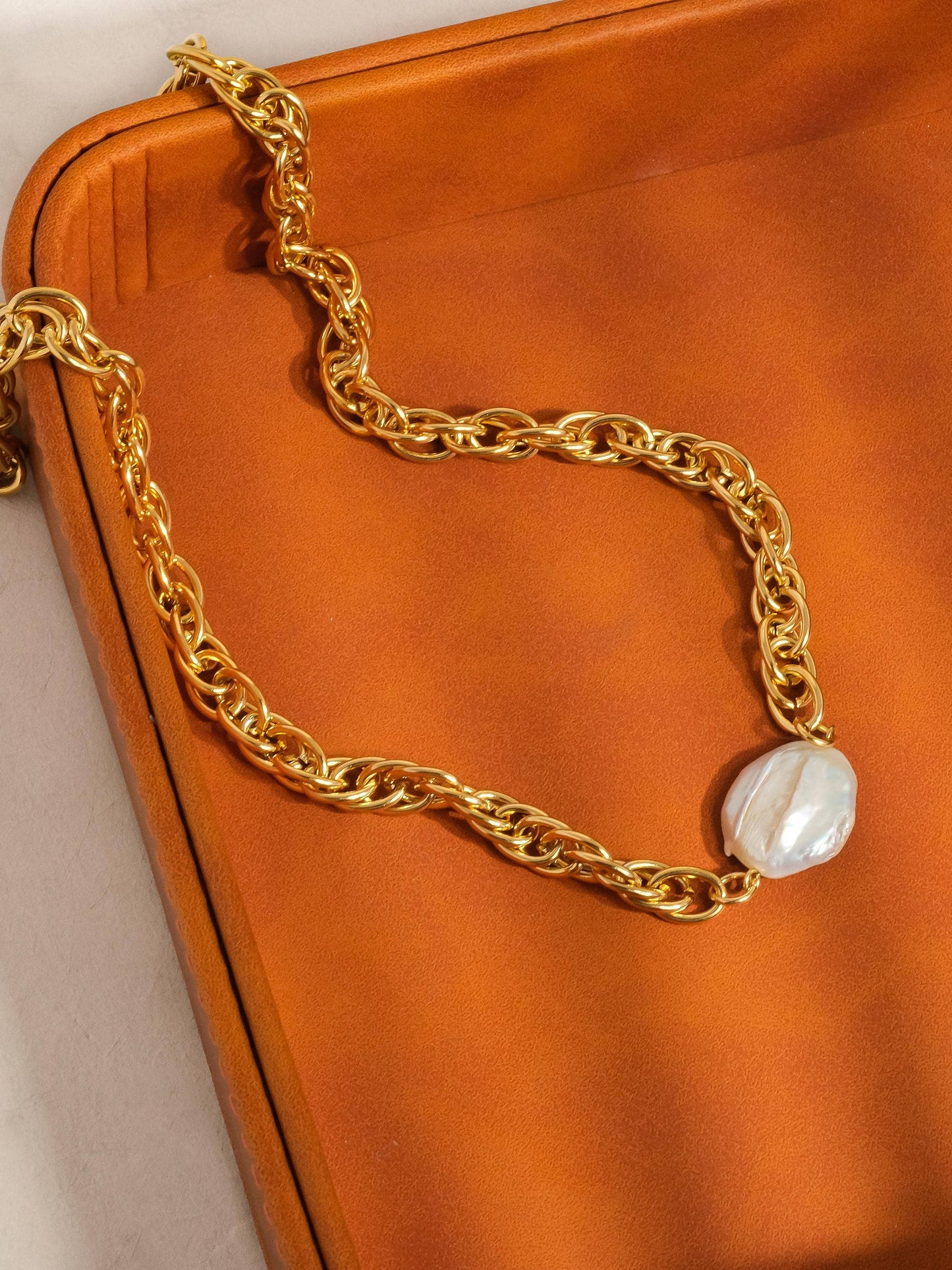 Loan 18K Bold Pearl Chain Necklace