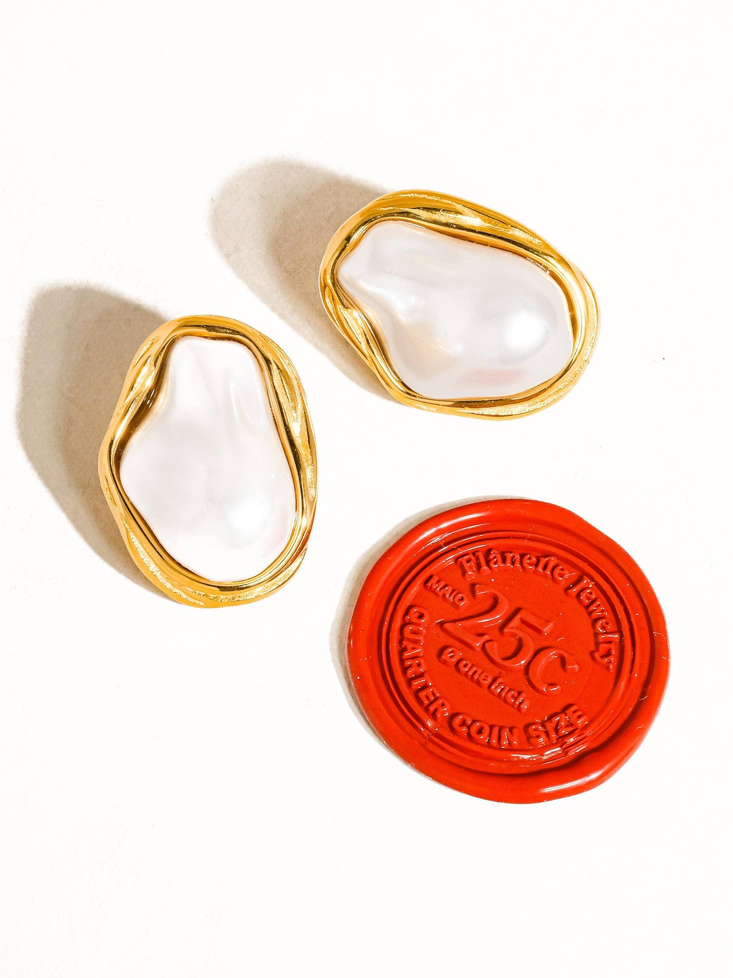Yasmin 18K Gold Classic Pearl Round Earring