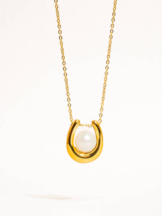 Barn 18K Gold Horseshoe Pearl Necklace