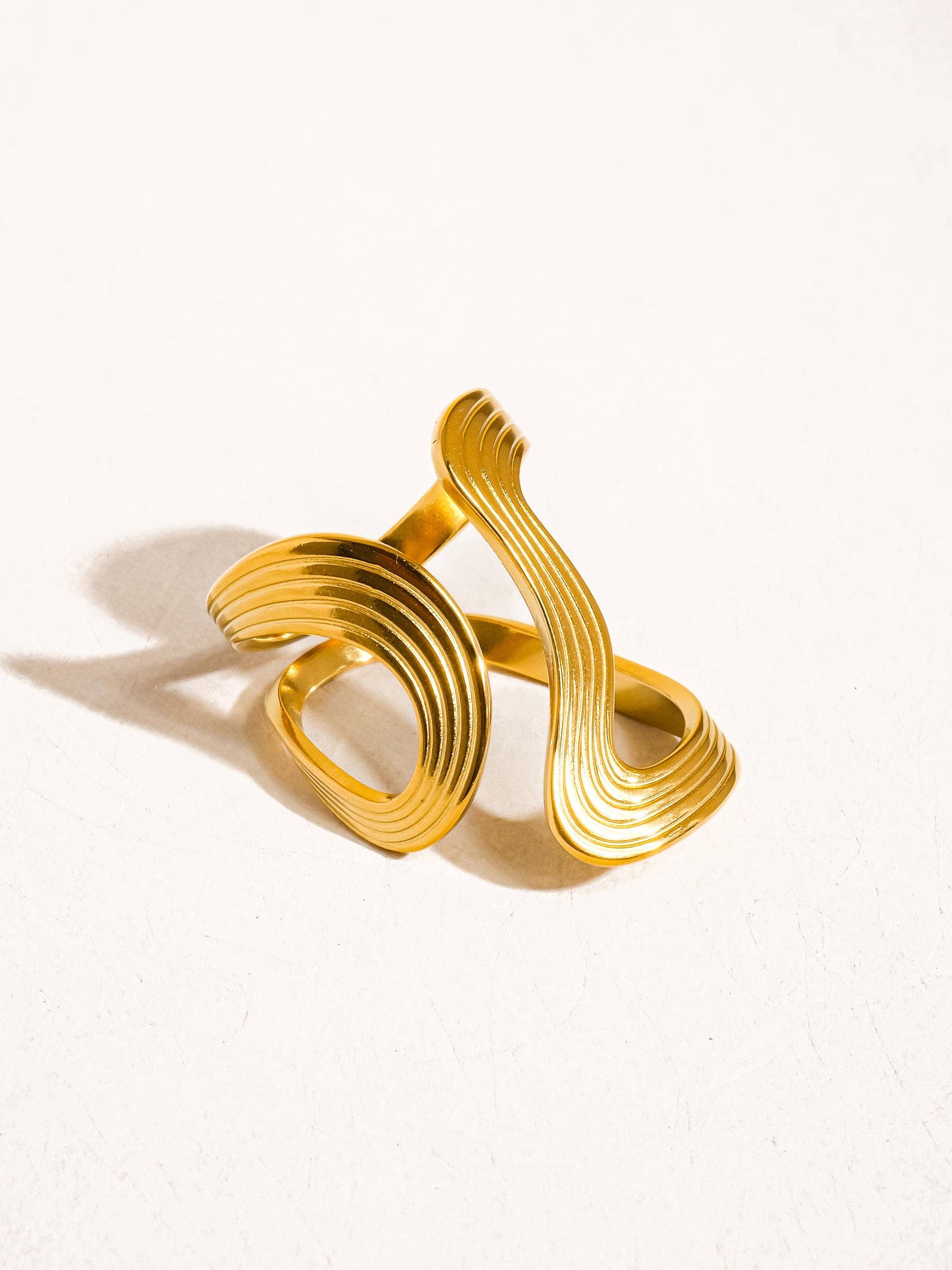 Xena 18K Gold Wavy Abstract Ring: Multi-Colored