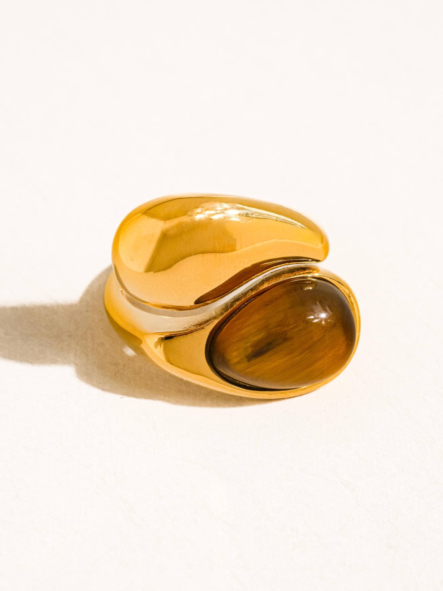 Sloan 18K Gold Pearl Wavy Ring: Brown