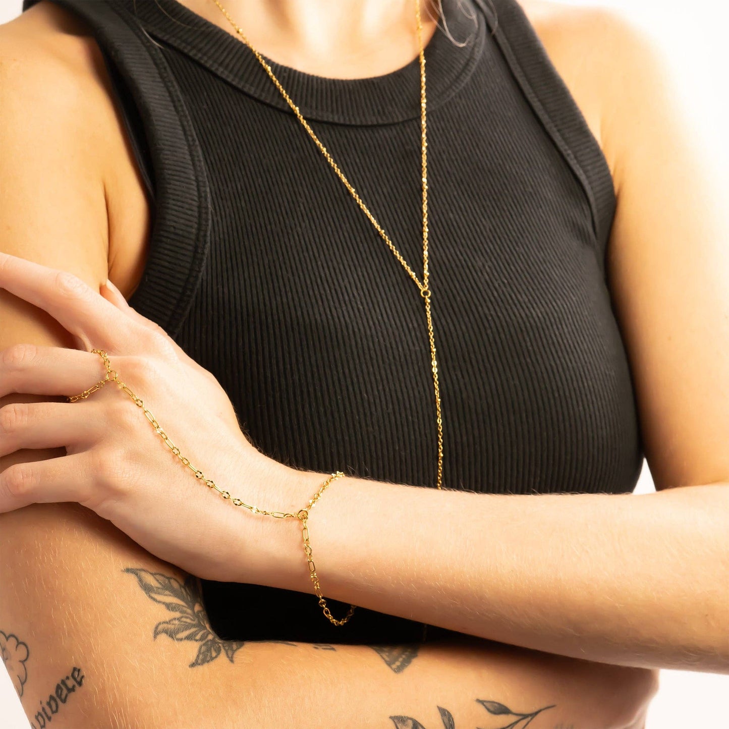 Gold Smooth Lip Hand Chain