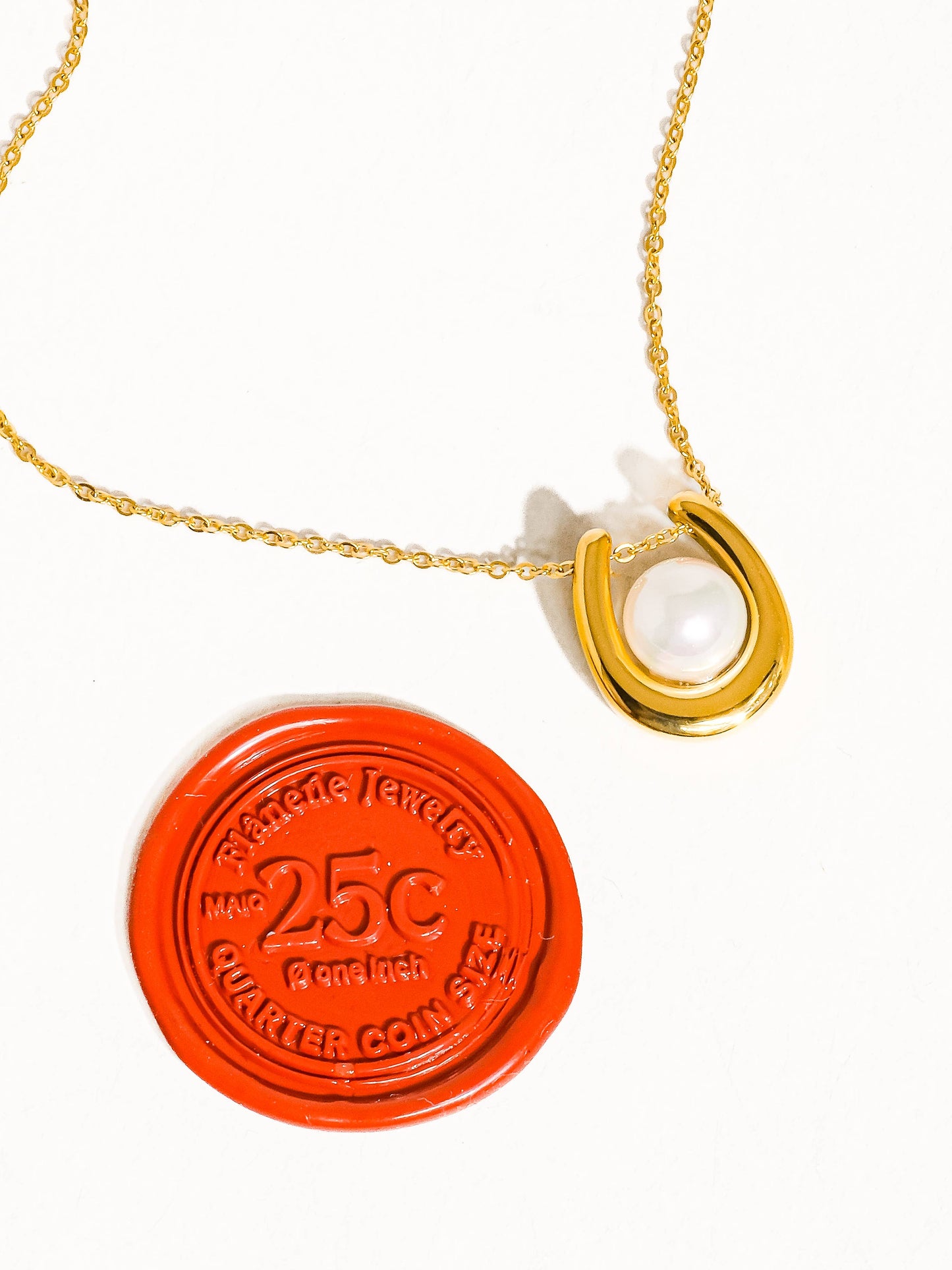 Barn 18K Gold Horseshoe Pearl Necklace