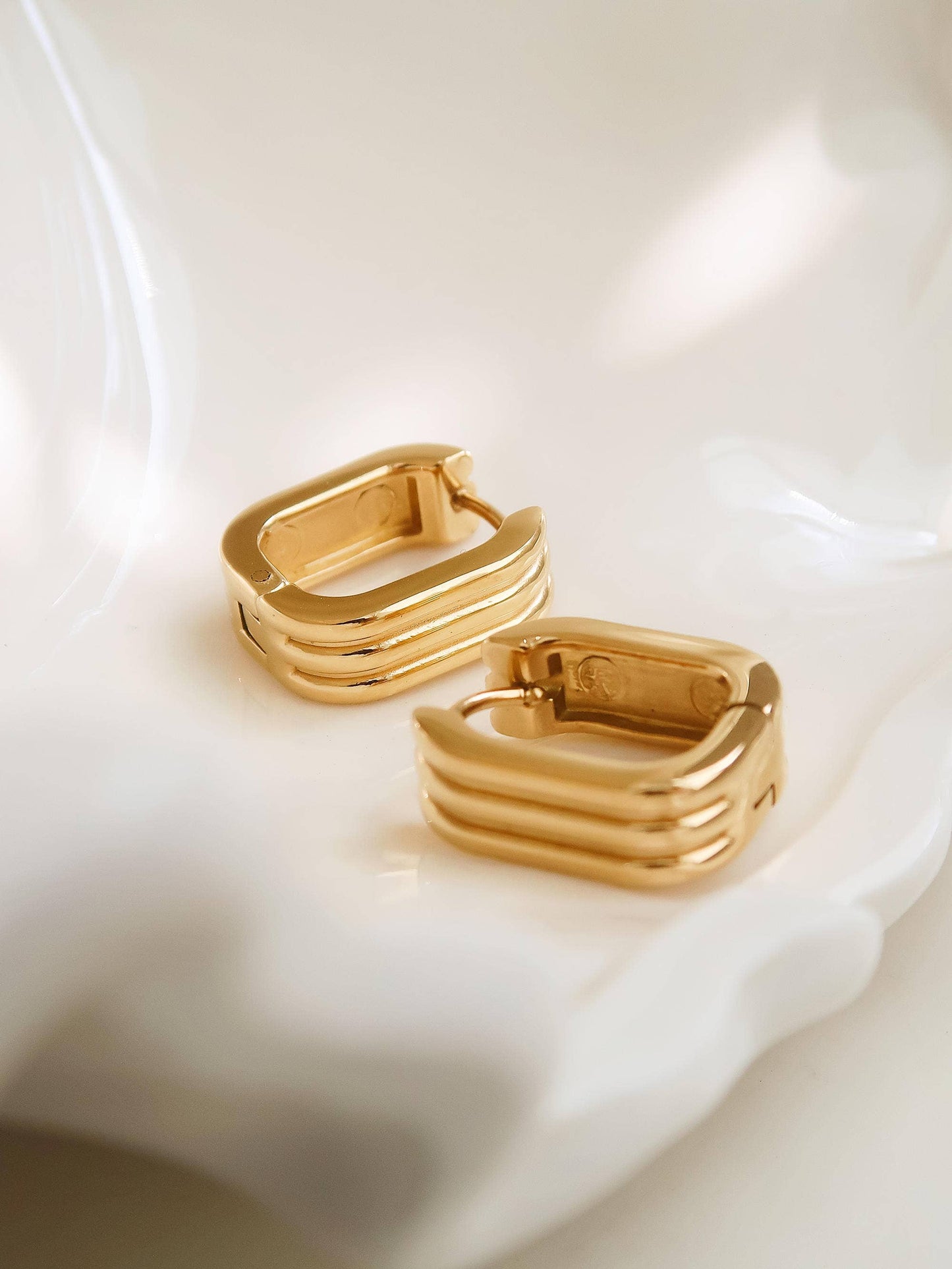 Noa 18K Gold Stripe Hoop Earring