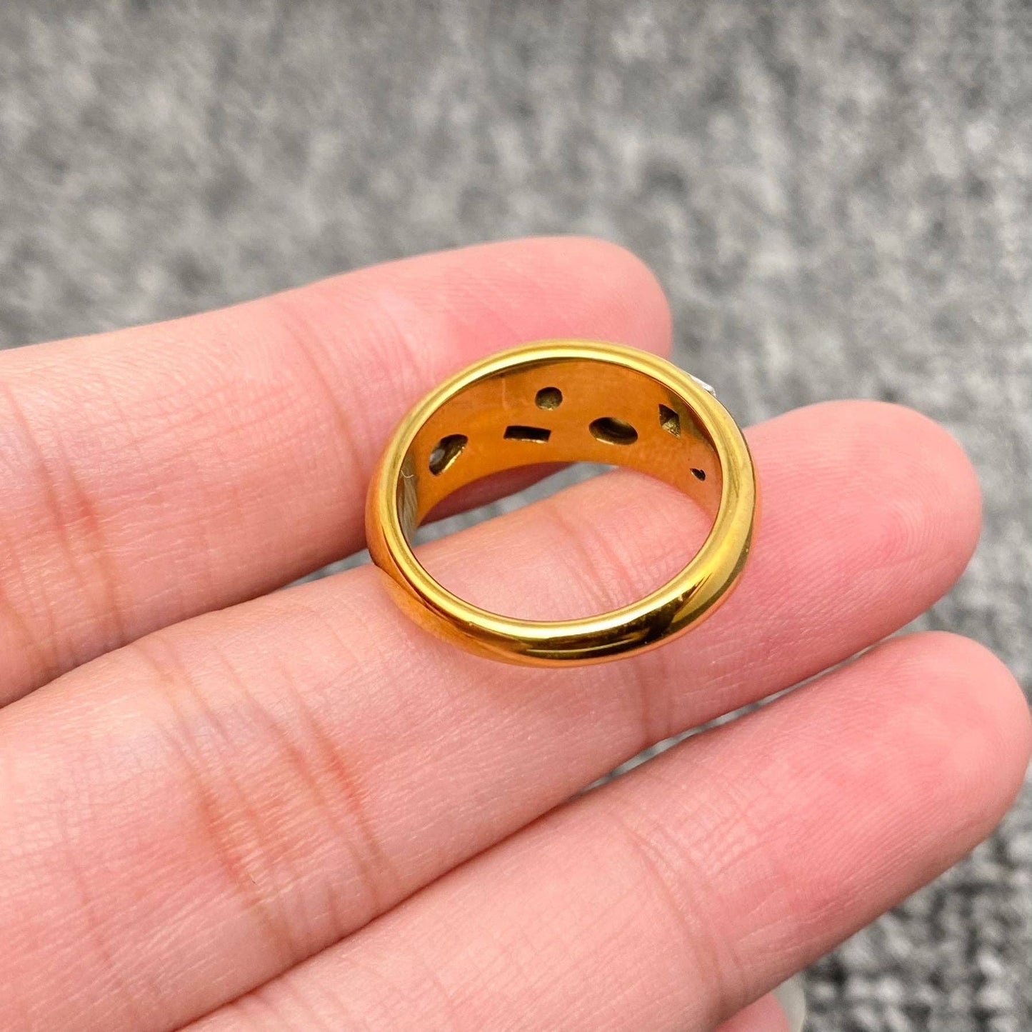 Julee Ring