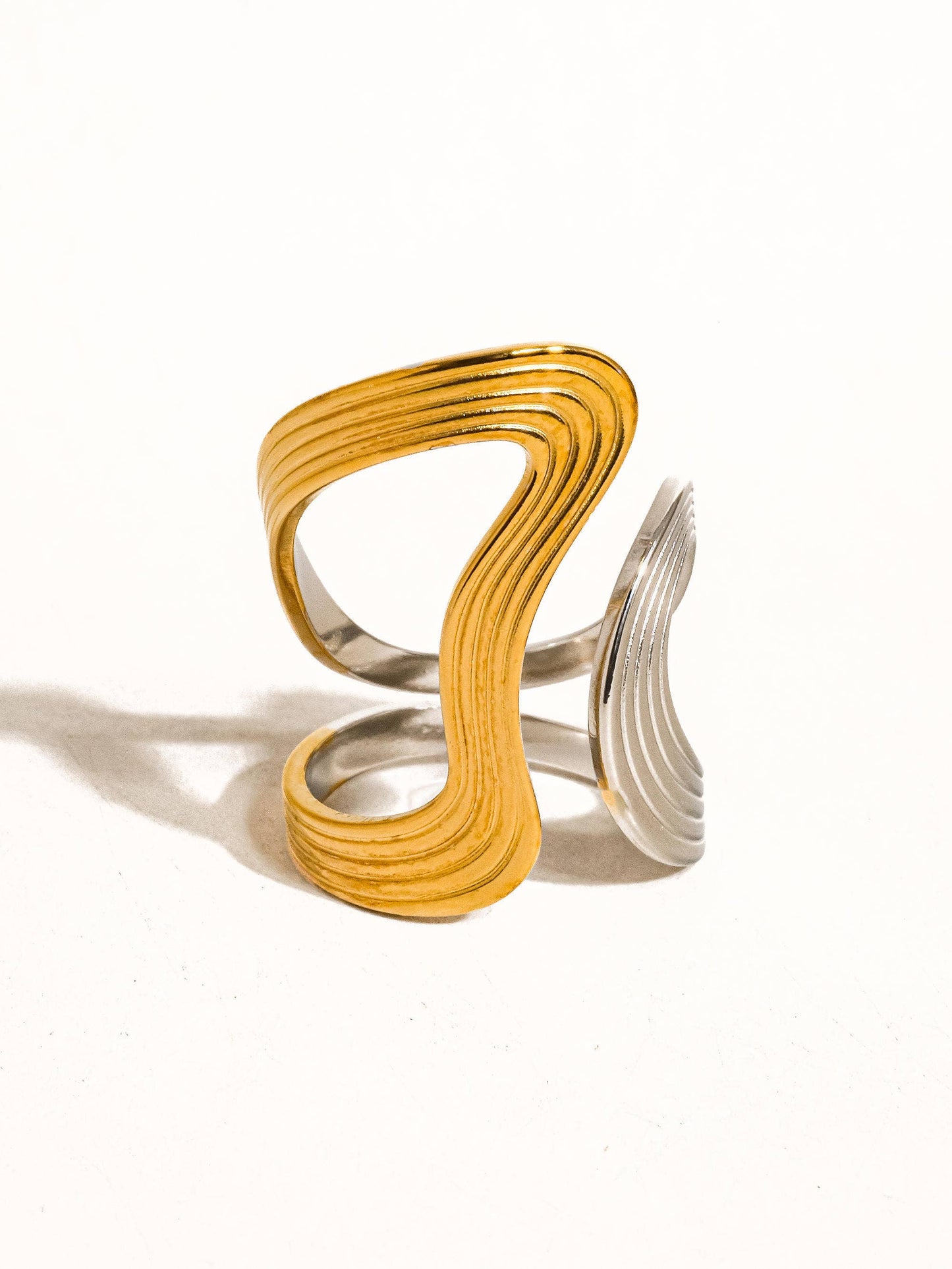 Xena 18K Gold Wavy Abstract Ring: Multi-Colored