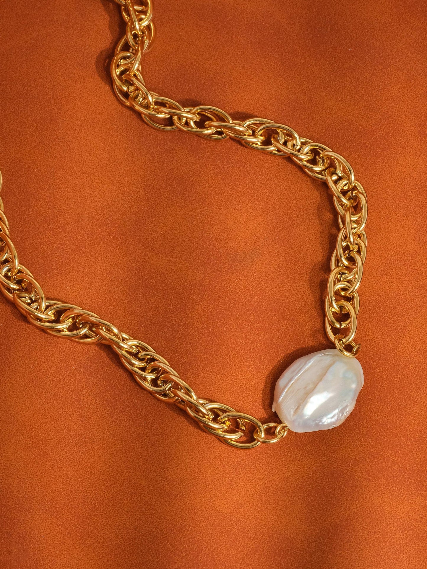 Loan 18K Bold Pearl Chain Necklace