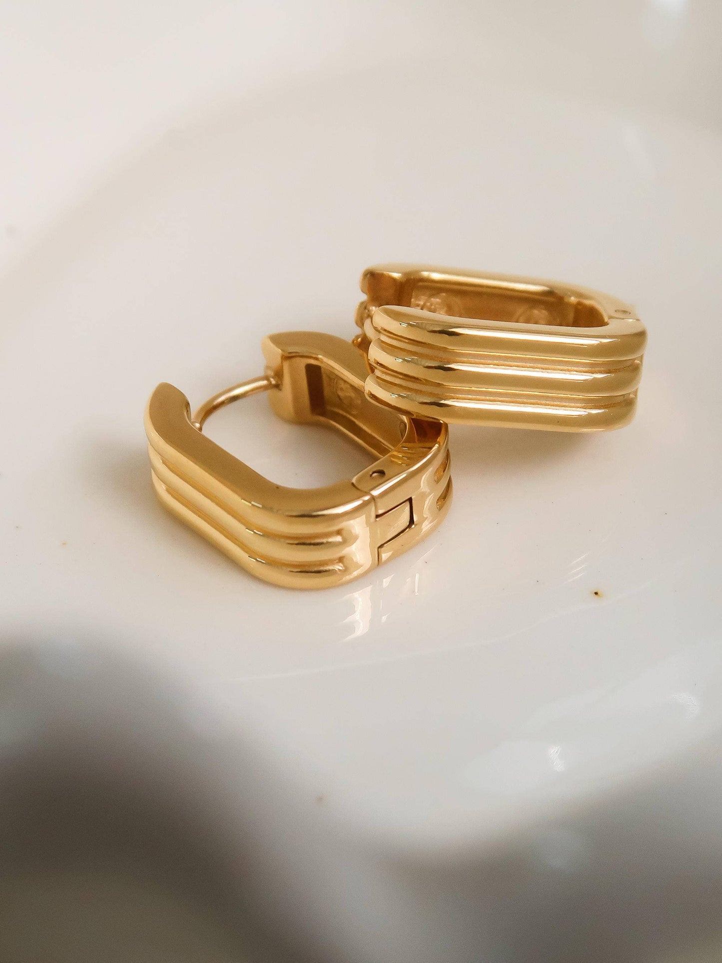 Noa 18K Gold Stripe Hoop Earring