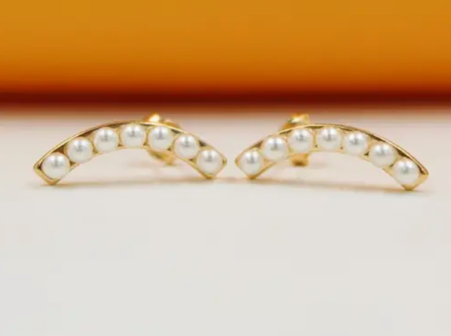 Pearl Curve Earrings 18K Gold Filled