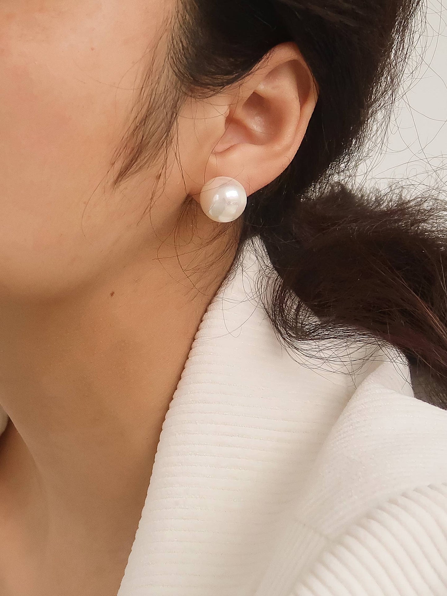 Amrae 18K Gold Classic Pearl Stud Earrings