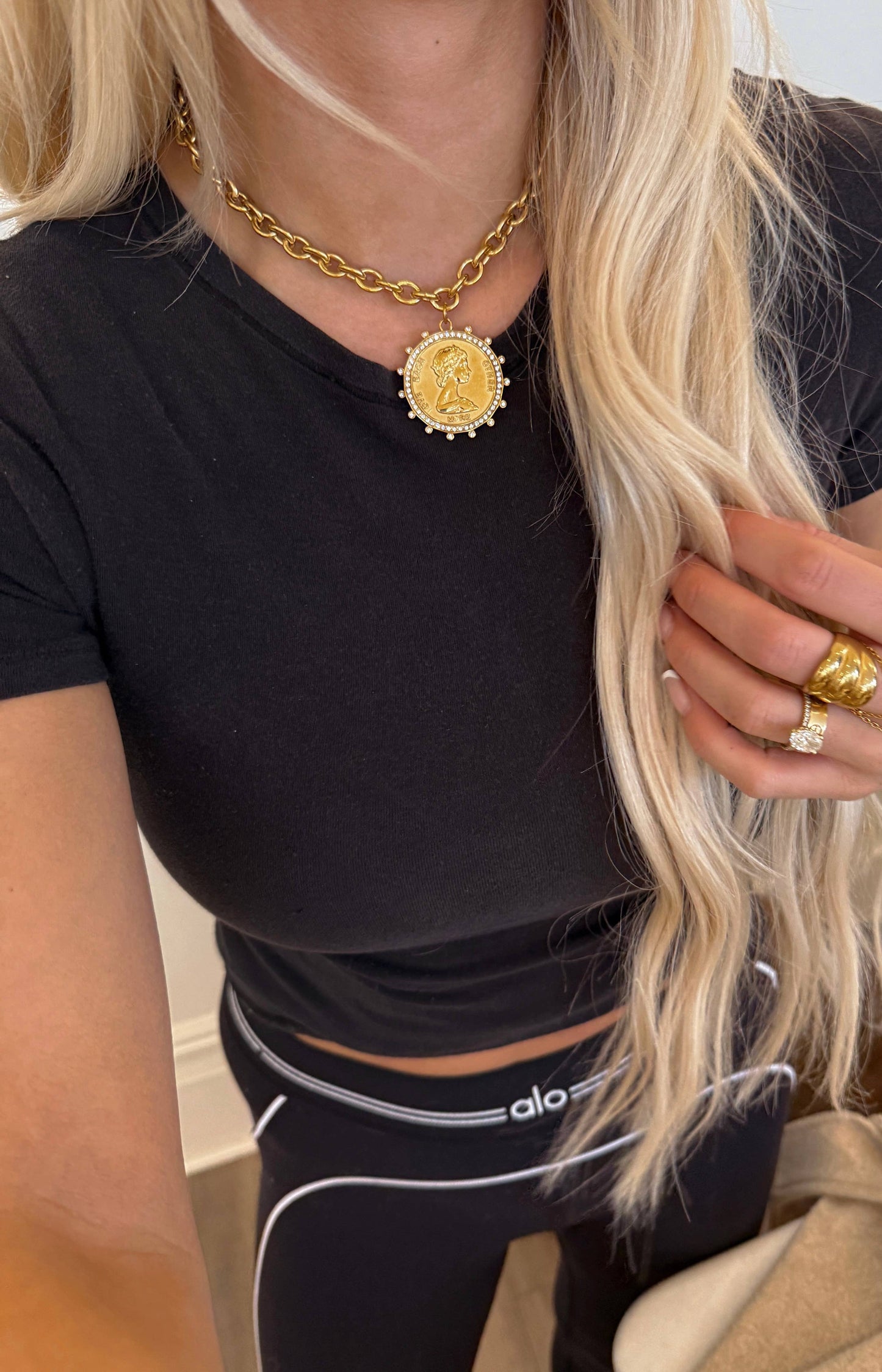 Valorosa Pendant Necklace