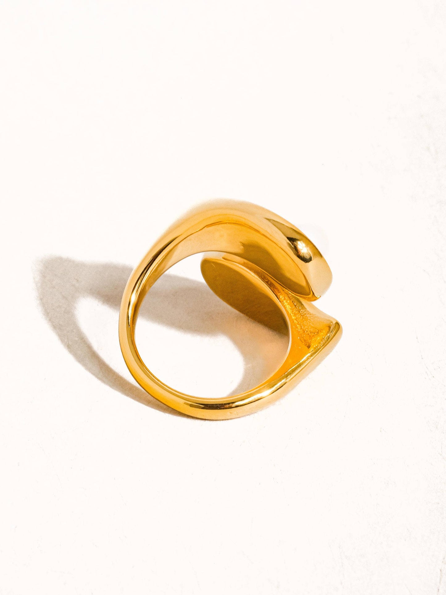 Sloan 18K Gold Pearl Wavy Ring: Brown
