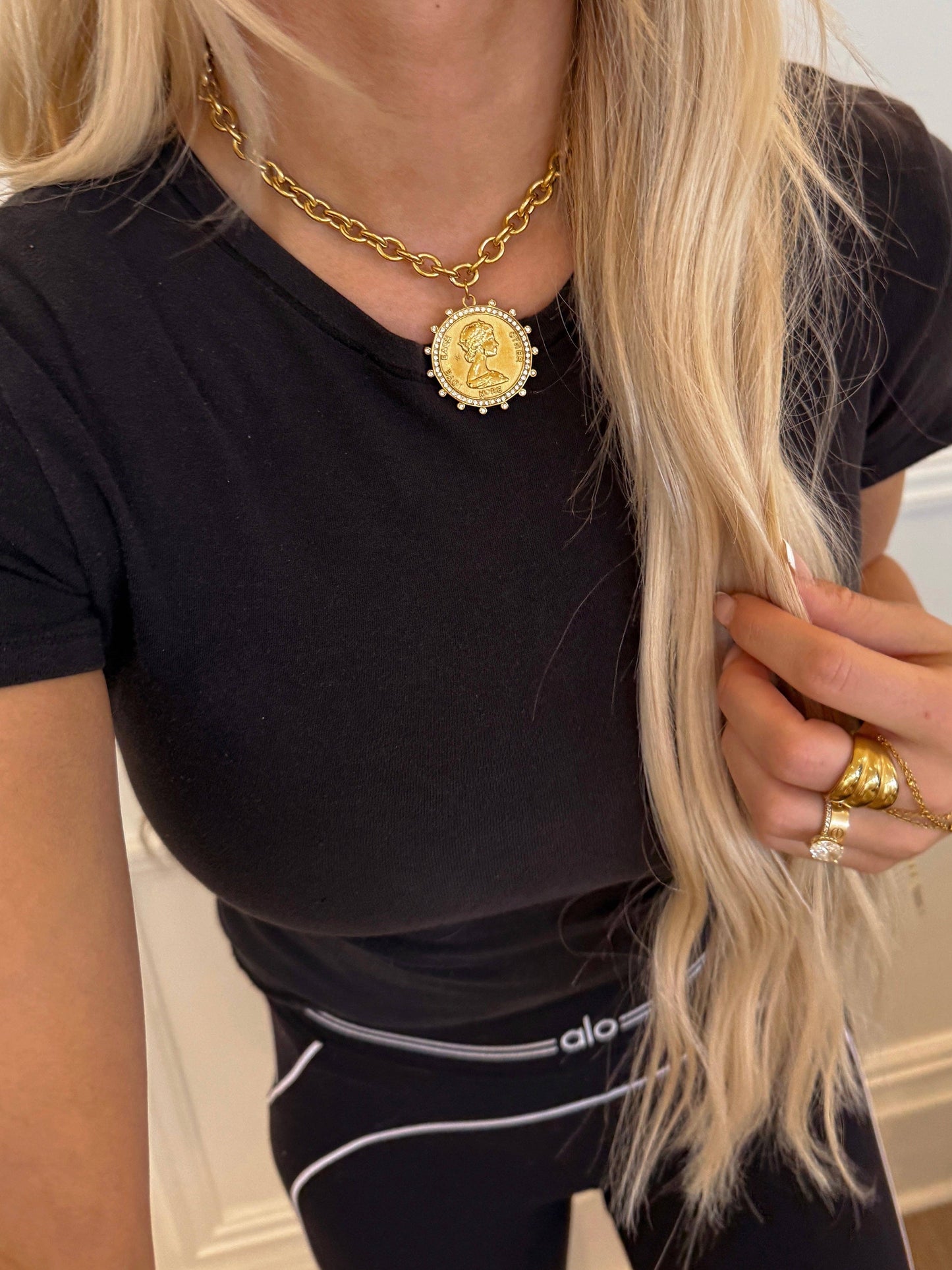 Valorosa Pendant Necklace